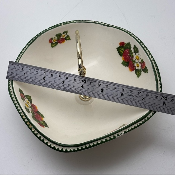 Vintage McCoy Strawberries ceramic hors d'oeuvres serving bowl, gold tone handle - Picture 9 of 9